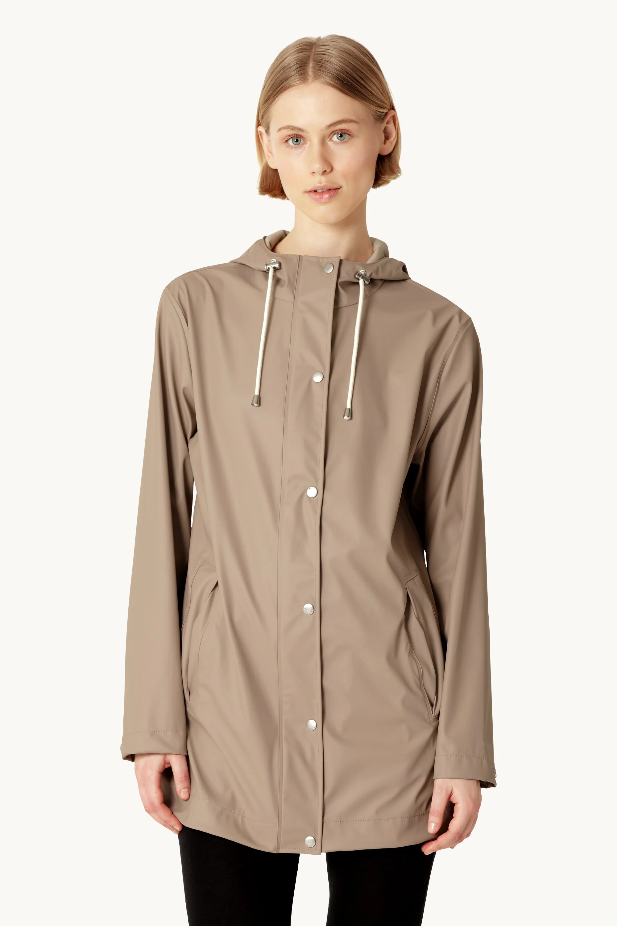 Light Raincoat - Atmosphere - Image 2